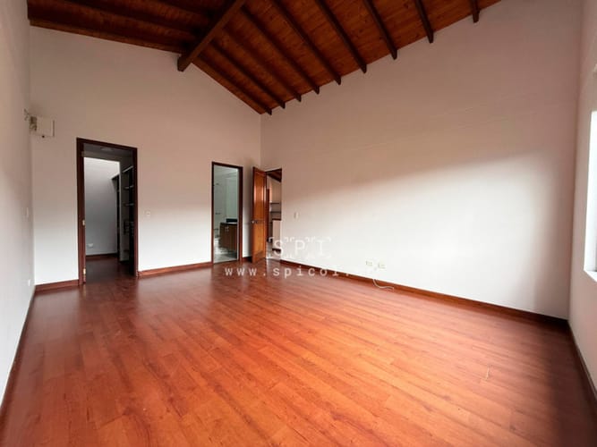 Casa de 3 alcobas en venta en Loma Del Chocho, Envigado, 283 m² · foto 12 de 24