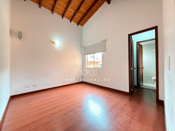 Casa de 3 alcobas en venta en Loma Del Chocho, Envigado, 283 m² · foto 15 de 24