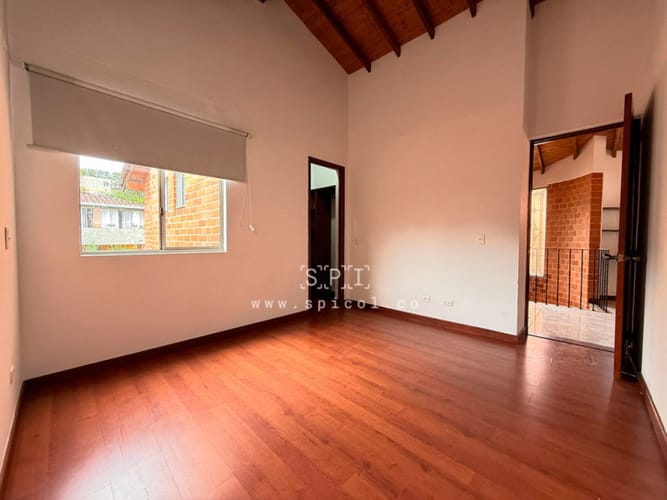 Casa de 3 alcobas en venta en Loma Del Chocho, Envigado, 283 m² · foto 16 de 24
