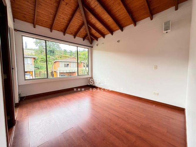 Casa de 3 alcobas en venta en Loma Del Chocho, Envigado, 283 m² · foto 18 de 24