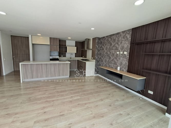 Apartamento de 3 alcobas en venta en Loma De Las Brujas, Envigado, 205 m² · foto 2 de 24