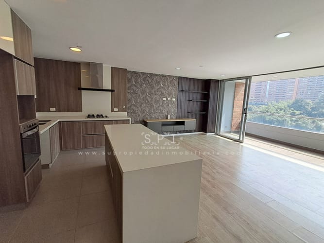 Apartamento de 3 alcobas en venta en Loma De Las Brujas, Envigado, 205 m² · foto 3 de 24