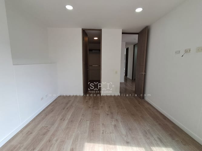 Apartamento de 3 alcobas en venta en Loma De Las Brujas, Envigado, 205 m² · foto 14 de 24