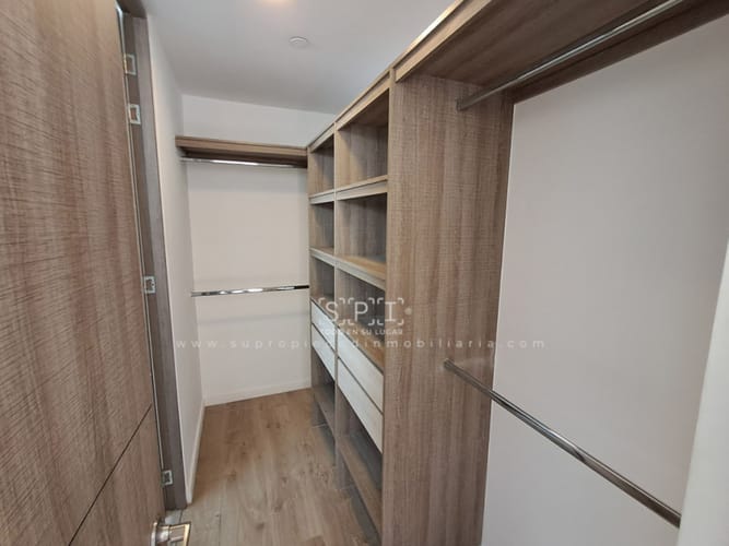 Apartamento de 3 alcobas en venta en Loma De Las Brujas, Envigado, 205 m² · foto 16 de 24