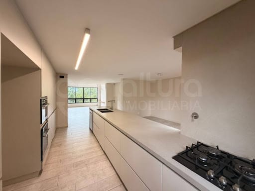 Apartamento de 4 alcobas en venta en Loma Del Campestre, Medellín, 260 m² · foto 3 de 24