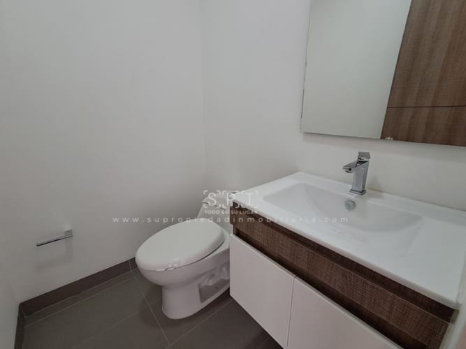 Apartamento de 3 alcobas en venta en Loma De Las Brujas, Envigado, 205 m² · foto 17 de 24