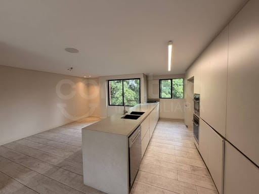 Apartamento de 4 alcobas en venta en Loma Del Campestre, Medellín, 260 m² · foto 4 de 24