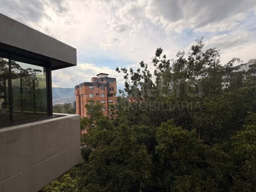 Apartamento de 4 alcobas en venta en Loma Del Campestre, Medellín, 260 m² · foto 8 de 24
