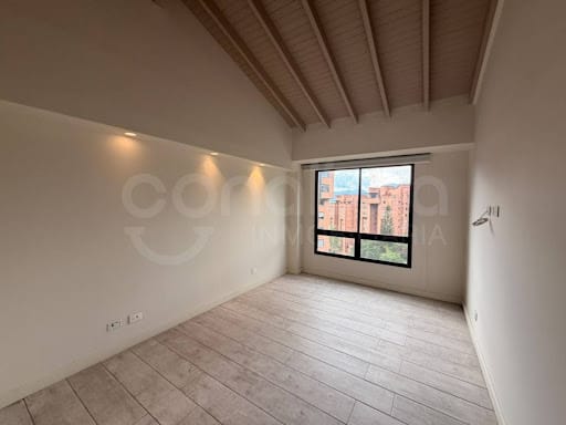 Apartamento de 4 alcobas en venta en Loma Del Campestre, Medellín, 260 m² · foto 15 de 24