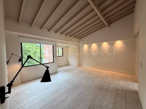 Apartamento de 4 alcobas en venta en Loma Del Campestre, Medellín, 260 m² · foto 23 de 24