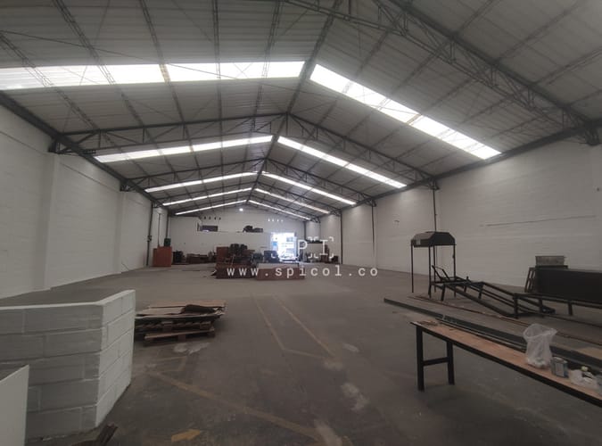 Bodega en arriendo en San Jose, Itagüí, 1845 m² · foto 4 de 18