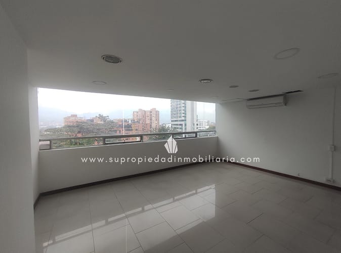 Oficina en arriendo en El Castillo, Medellín, 420 m² · foto 3 de 20