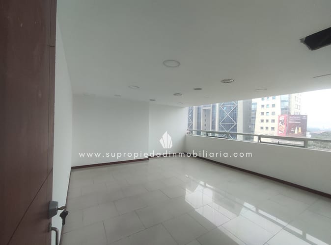Oficina en arriendo en El Castillo, Medellín, 420 m² · foto 4 de 20