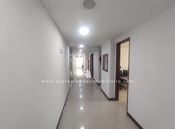 Oficina en arriendo en El Castillo, Medellín, 420 m² · foto 5 de 20