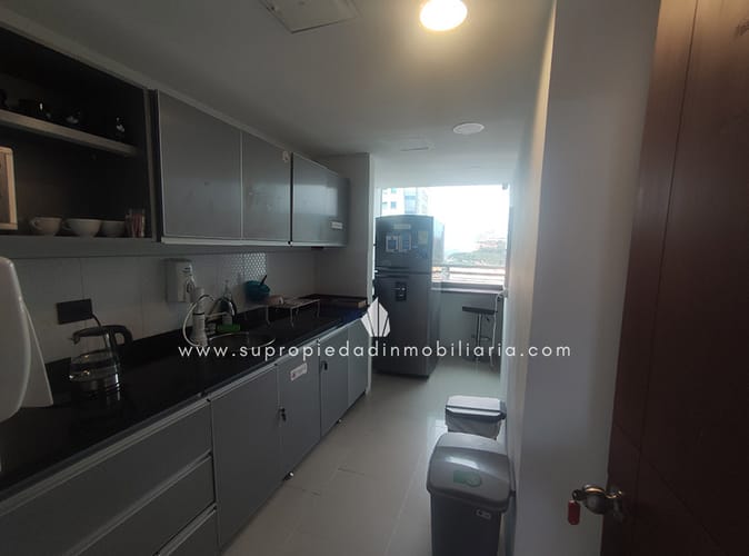 Oficina en arriendo en El Castillo, Medellín, 420 m² · foto 7 de 20