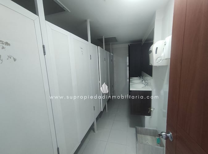 Oficina en arriendo en El Castillo, Medellín, 420 m² · foto 10 de 20