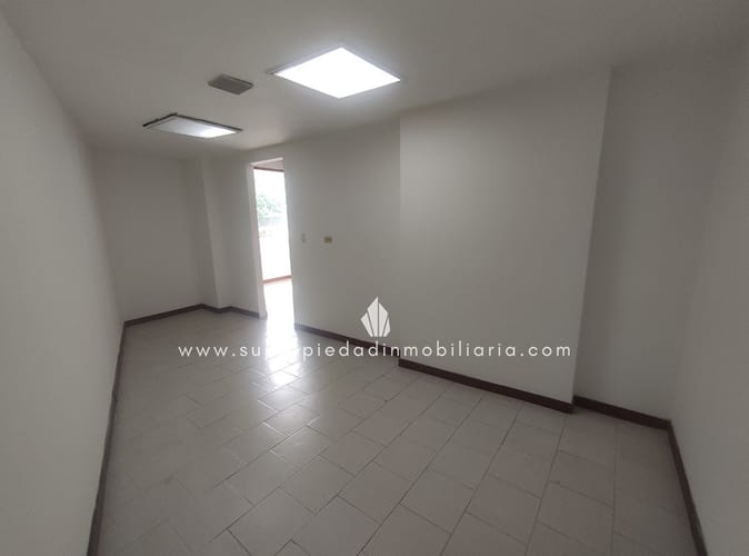 Oficina en arriendo en El Castillo, Medellín, 420 m² · foto 11 de 20