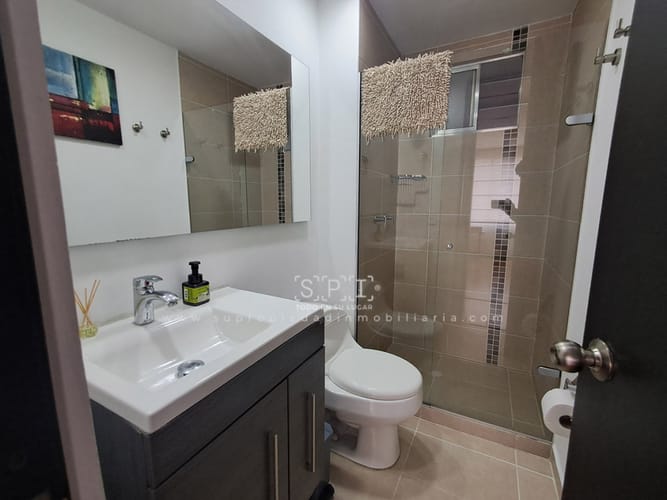 Apartamento de 2 alcobas en arriendo en El Poblado, Medellín, 80 m² · foto 10 de 18