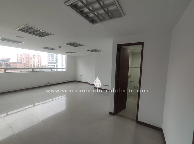 Oficina en arriendo en El Castillo, Medellín, 420 m² · foto 18 de 20