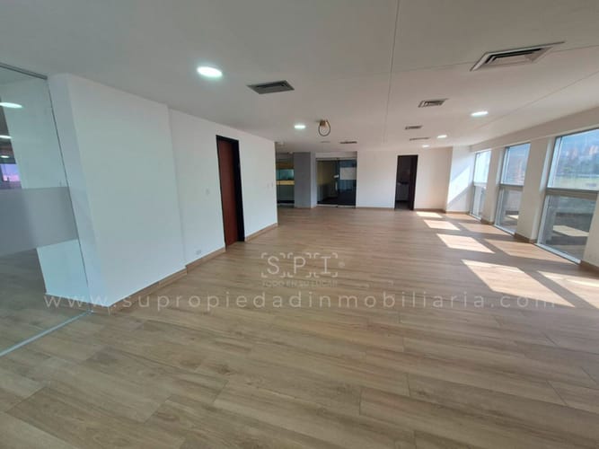 Oficina en arriendo en El Campestre, Medellín, 246 m² · foto 3 de 9