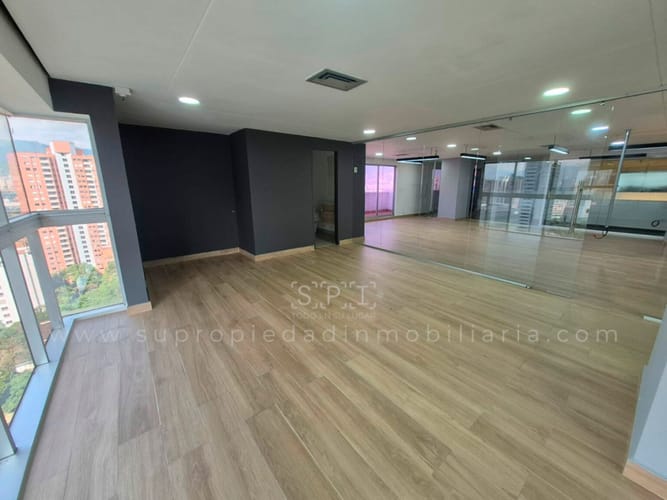 Oficina en arriendo en El Campestre, Medellín, 246 m² · foto 6 de 9