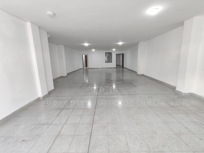 Bodega en arriendo en Perpetuo Socorro, Medellín, 150 m² · foto 2 de 11