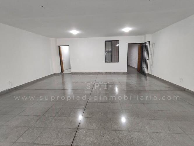 Bodega en arriendo en Perpetuo Socorro, Medellín, 150 m² · foto 4 de 11