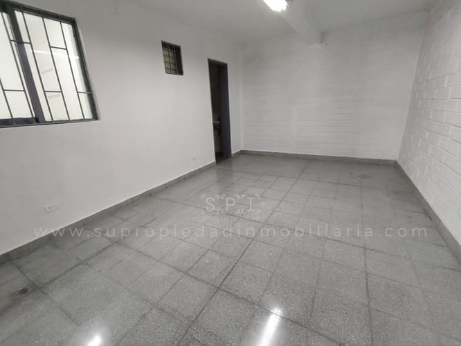 Bodega en arriendo en Perpetuo Socorro, Medellín, 150 m² · foto 6 de 11
