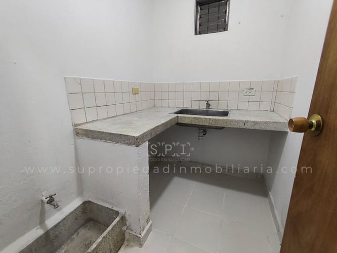 Bodega en arriendo en Perpetuo Socorro, Medellín, 150 m² · foto 9 de 11