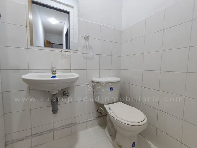 Bodega en arriendo en Perpetuo Socorro, Medellín, 150 m² · foto 10 de 11