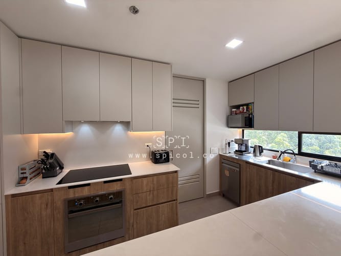 Apartamento de 4 alcobas en venta en Altos Del Poblado, Medellín, 173 m² · foto 2 de 24
