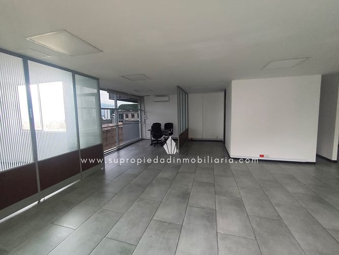 Oficina en arriendo en Los Balsos, Medellín, 114 m² · foto 3 de 14