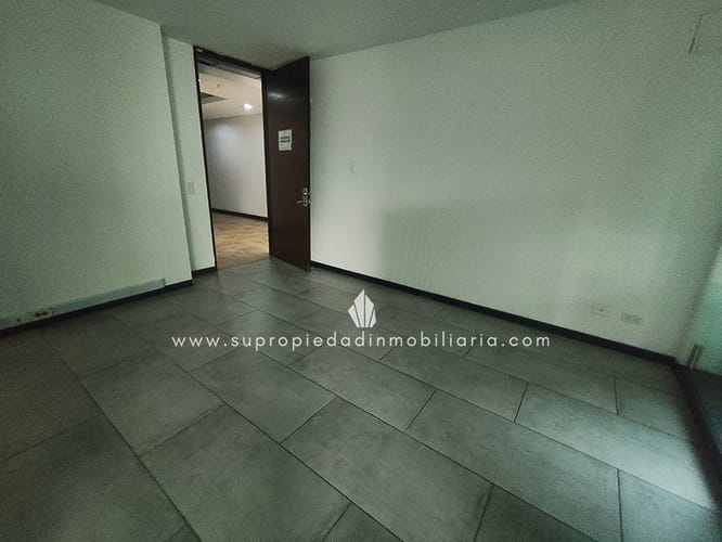 Oficina en arriendo en Los Balsos, Medellín, 114 m² · foto 8 de 14