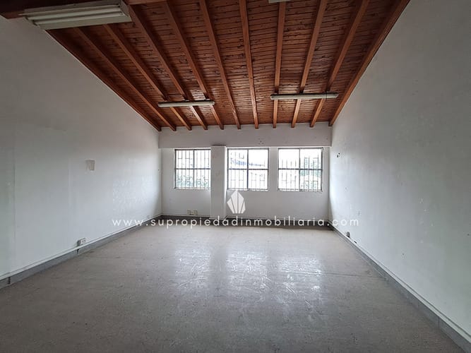 Bodega en venta en Prado, Medellín, 2400 m² · foto 9 de 24