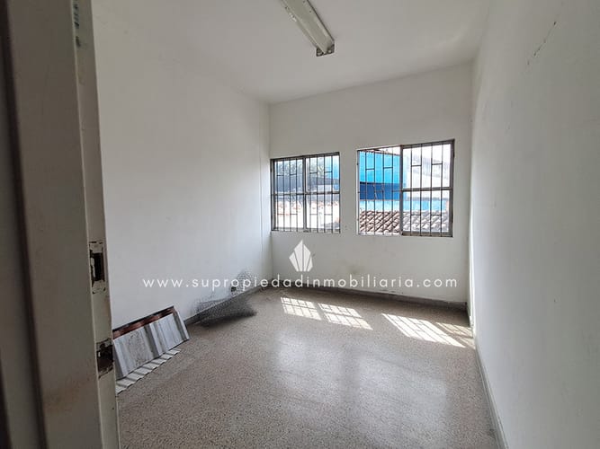 Bodega en venta en Prado, Medellín, 2400 m² · foto 13 de 24