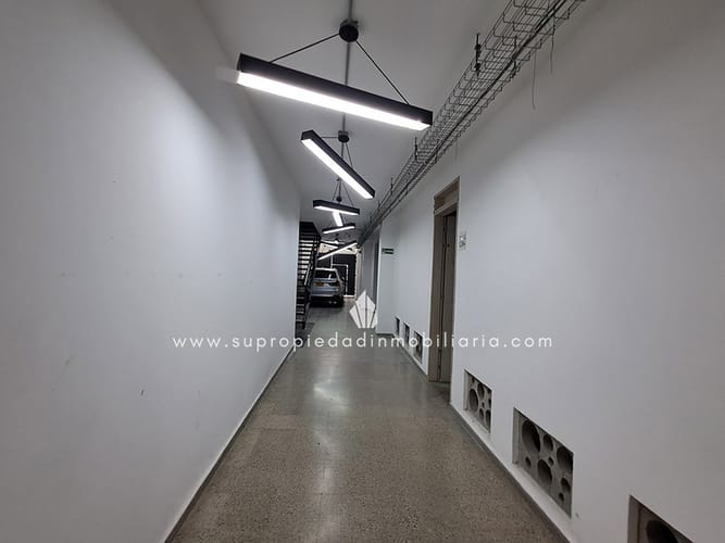 Bodega en venta en Prado, Medellín, 2400 m² · foto 17 de 24