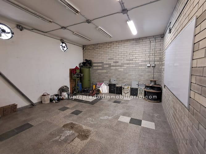 Bodega en venta en Prado, Medellín, 2400 m² · foto 19 de 24