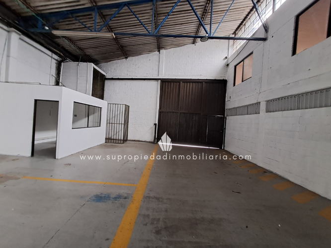 Bodega en arriendo en Los Naranjos, Itagüí, 2500 m² · foto 3 de 24