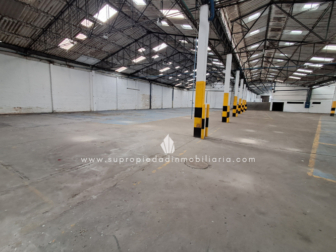 Bodega en arriendo en Los Naranjos, Itagüí, 2500 m² · foto 4 de 24