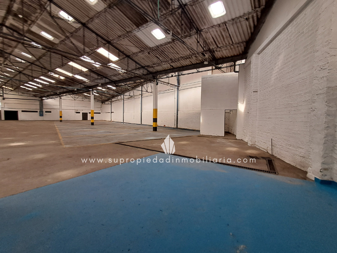 Bodega en arriendo en Los Naranjos, Itagüí, 2500 m² · foto 6 de 24