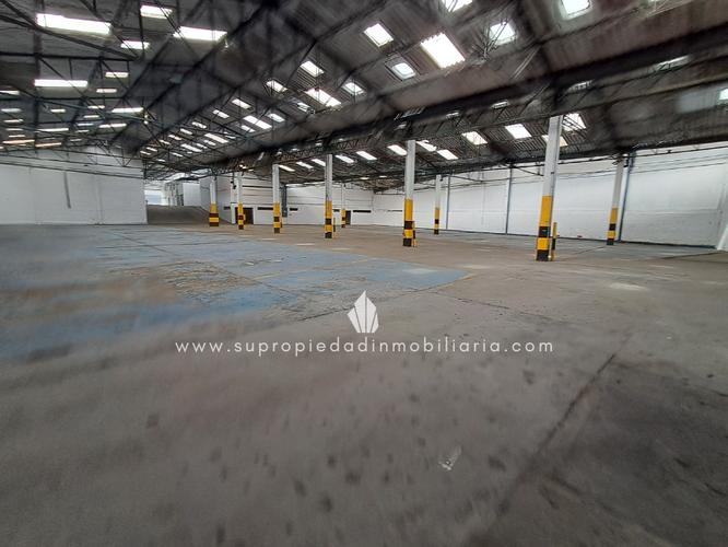 Bodega en arriendo en Los Naranjos, Itagüí, 2500 m² · foto 7 de 24