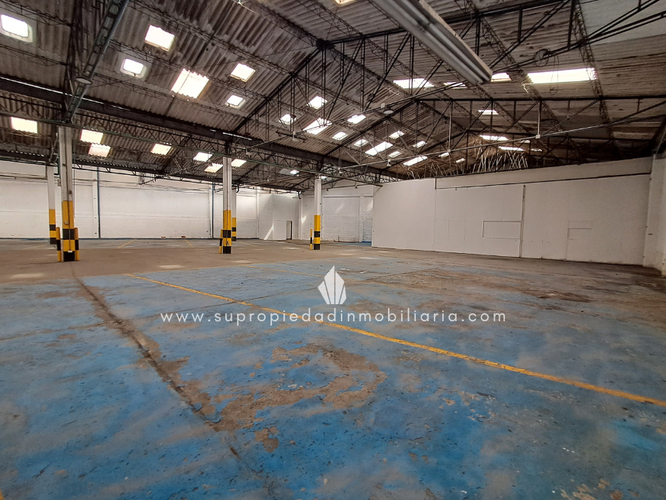 Bodega en arriendo en Los Naranjos, Itagüí, 2500 m² · foto 10 de 24