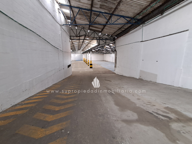 Bodega en arriendo en Los Naranjos, Itagüí, 2500 m² · foto 18 de 24