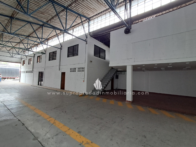 Bodega en arriendo en Los Naranjos, Itagüí, 2500 m² · foto 21 de 24