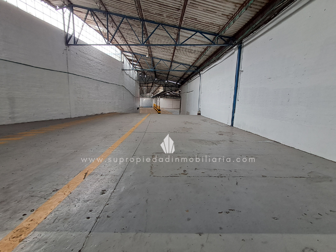 Bodega en arriendo en Los Naranjos, Itagüí, 2500 m² · foto 22 de 24