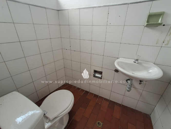 Bodega en arriendo en Los Naranjos, Itagüí, 2500 m² · foto 23 de 24
