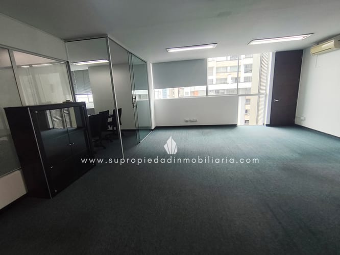 Oficina en arriendo en Los Balsos, Medellín, 88 m² · foto 2 de 11