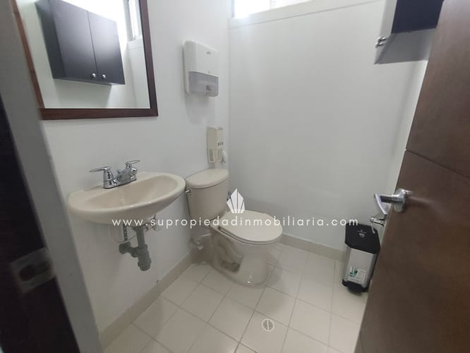 Oficina en arriendo en Los Balsos, Medellín, 88 m² · foto 5 de 11