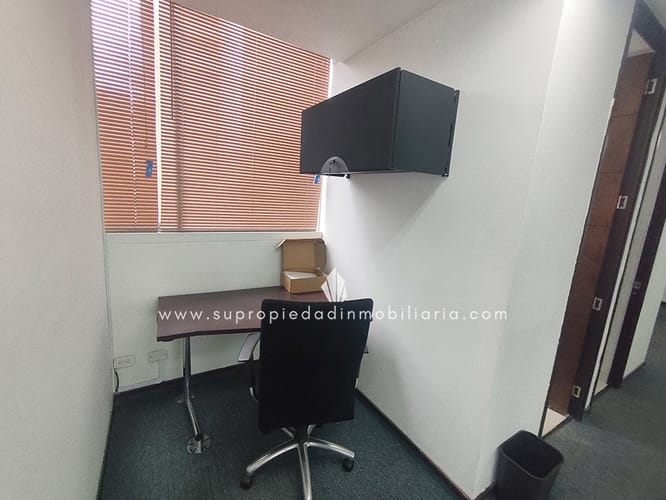 Oficina en arriendo en Los Balsos, Medellín, 88 m² · foto 10 de 11