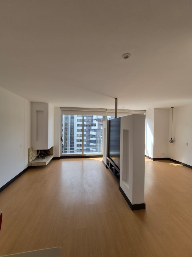 Apartamento de 1 habitación en venta en Santa Barbara Occidental, Bogotá — imagen 1 de 24
